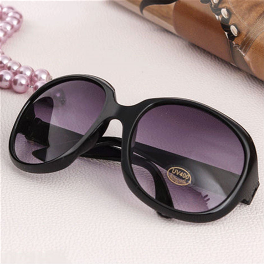 Business Luxury Style Fashion Round Sunglasses for Women