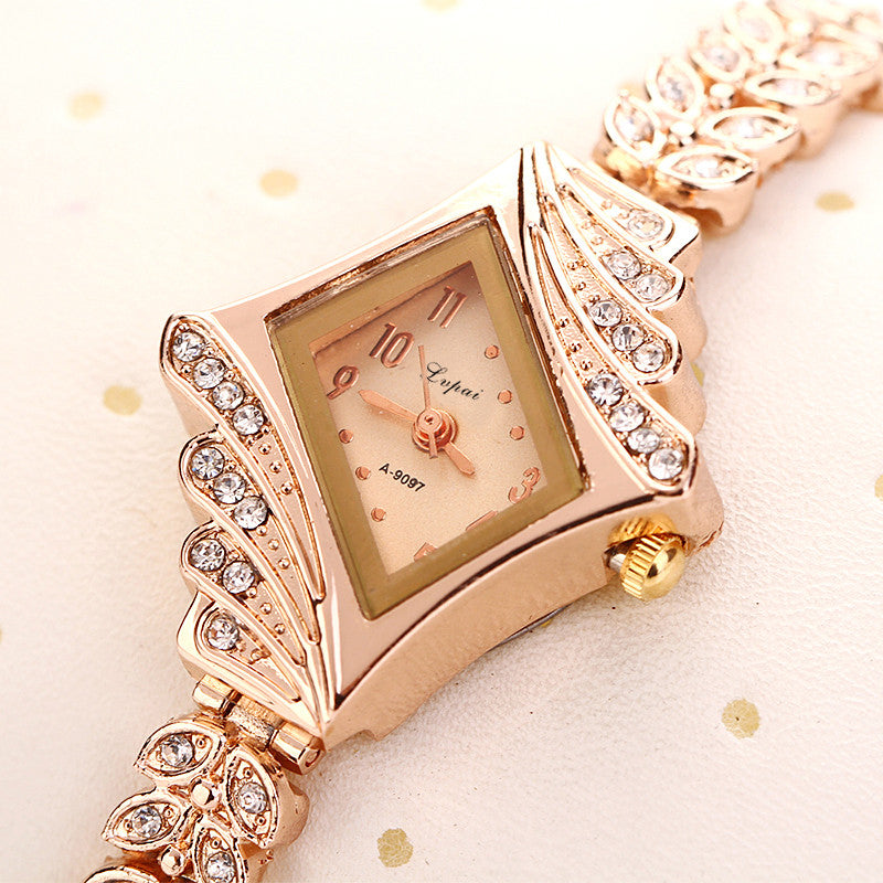 16 Luxury Bracelet Watches ww-d ww-b – CLiQoasis